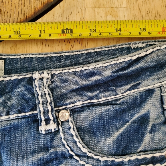 Shorts - Picture 2 of 7